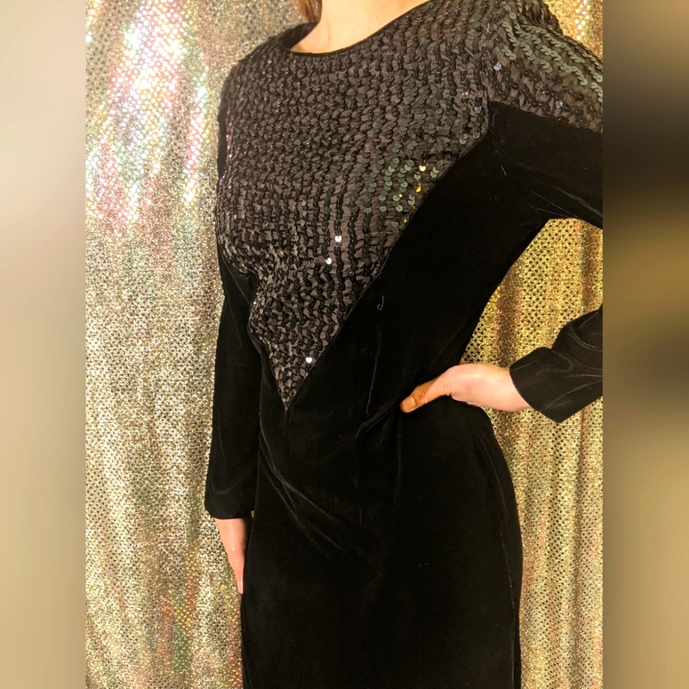 '80s velvet and sequin dress. Size 6